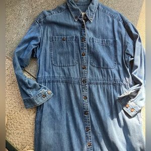 Eddie Bauer blue denim longsleeve dress. Drawstring waist to 22”. Waist-hem 31”.